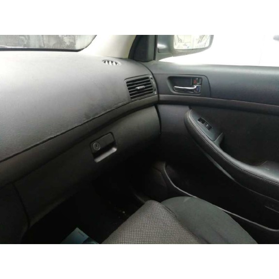 toyota avensis berlina (t25) del año 2004