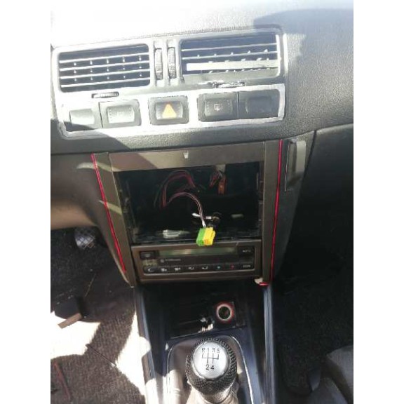 volkswagen bora berlina (1j2) del año 2003