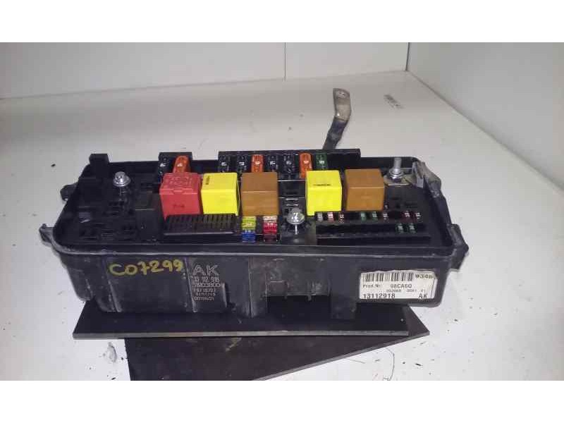 Recambio de caja reles / fusibles para opel vectra c berlina club referencia OEM IAM 13112918  