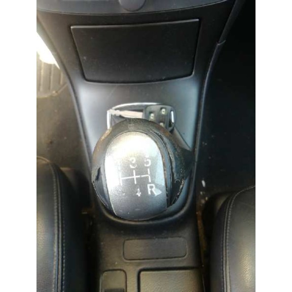 toyota avensis berlina (t25) del año 2004