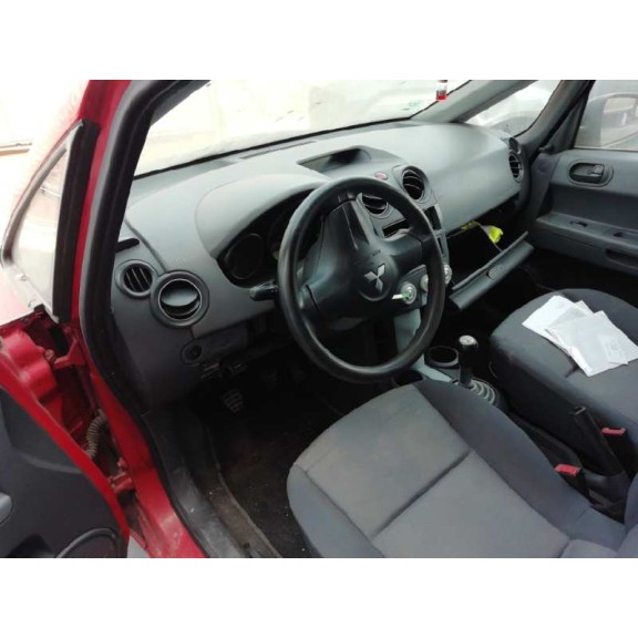 mitsubishi colt berlina 5 (z30a) del año 2006