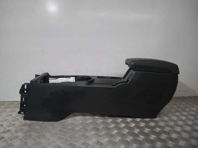 Recambio de apoyabrazos central para ssangyong tivoli referencia OEM IAM 7790035390 7791135000 