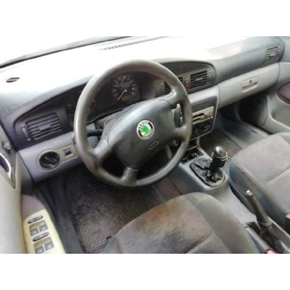 skoda octavia berlina (1u2) del año 1999