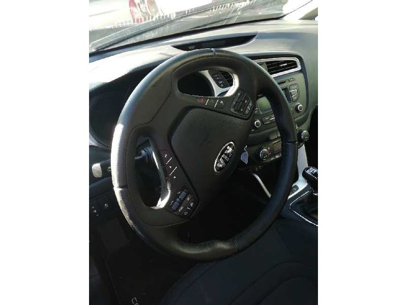 Recambio de volante para kia cee´d concept referencia OEM IAM  SIN AIRBAG 