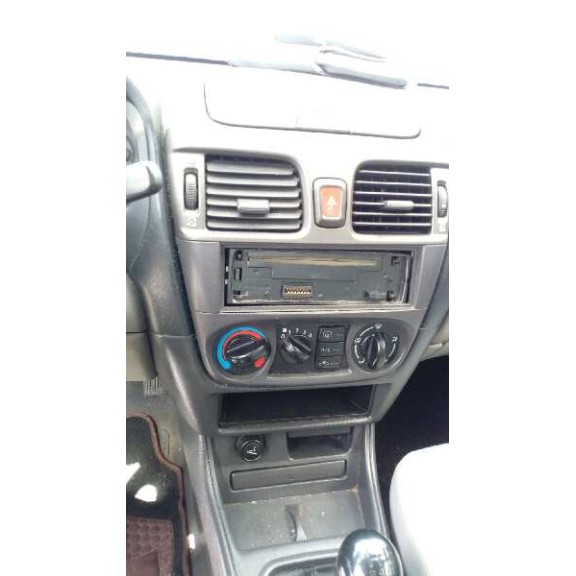 nissan almera (n16/e) del año 2001