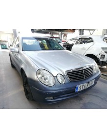 mercedes-benz clase e (w211) berlina del año 2002 2