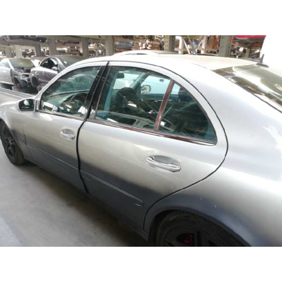 mercedes-benz clase e (w211) berlina del año 2002