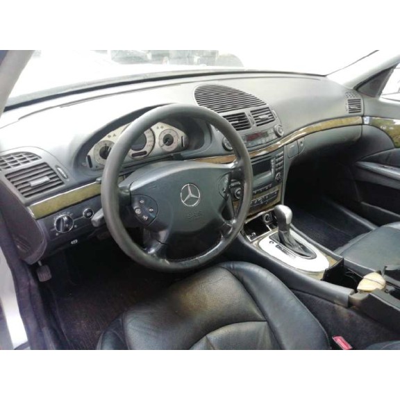 mercedes-benz clase e (w211) berlina del año 2002