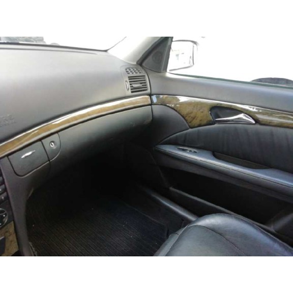 mercedes-benz clase e (w211) berlina del año 2002