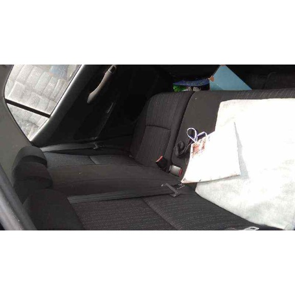 toyota auris del año 2010