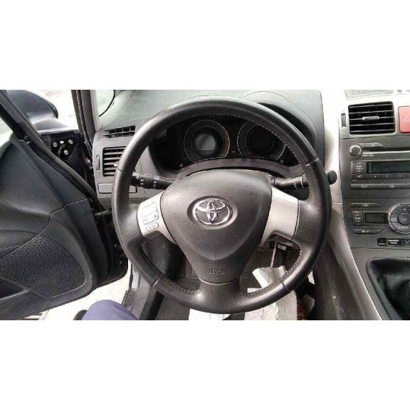 toyota auris del año 2010