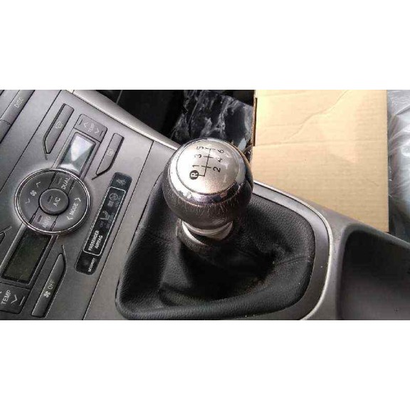 toyota auris del año 2010