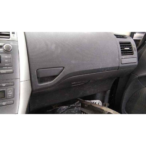 toyota auris del año 2010