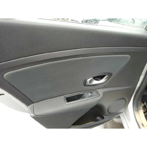 renault megane iii berlina 5 p del año 2010