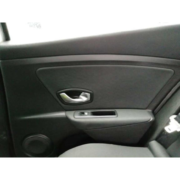 renault megane iii berlina 5 p del año 2010