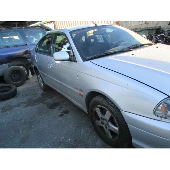 toyota avensis berlina (t 22) del año 2002