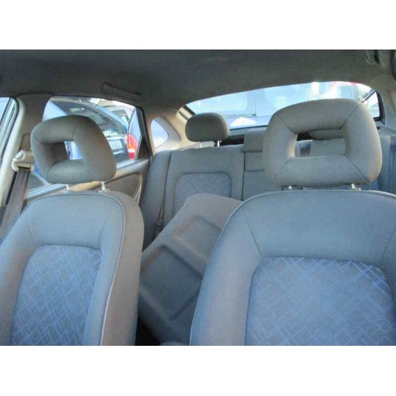 toyota avensis berlina (t 22) del año 2002