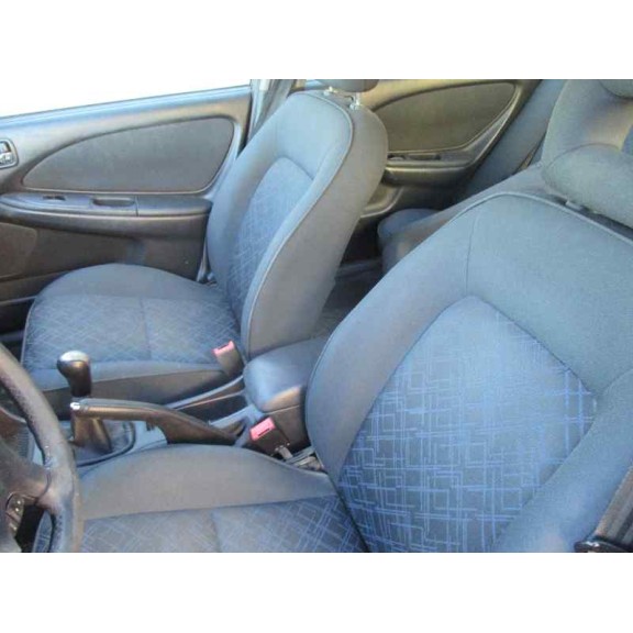 toyota avensis berlina (t 22) del año 2002