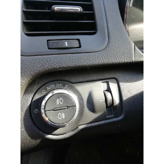 opel insignia berlina del año 2010