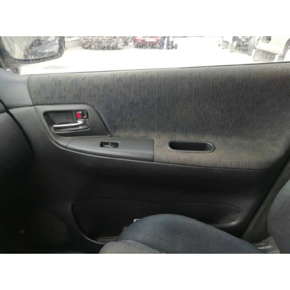 toyota corolla verso (e12) del año 2003