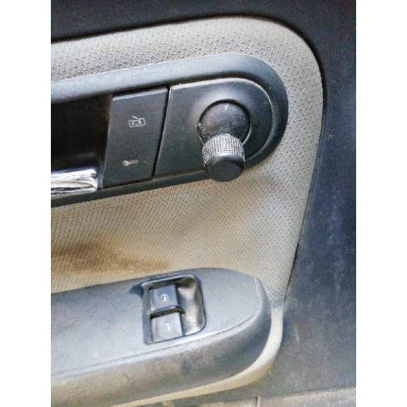 seat ibiza (6l1) del año 2002