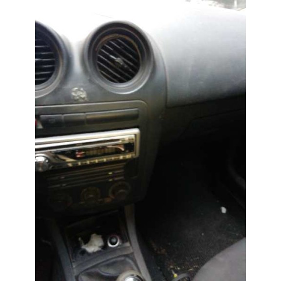 seat ibiza (6l1) del año 2002