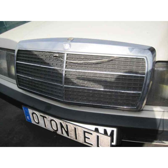 mercedes-benz clase c (w201) berlina del año 1985