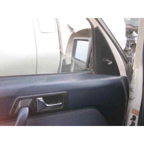 mercedes-benz clase c (w201) berlina del año 1985