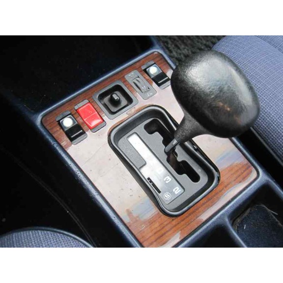 mercedes-benz clase c (w201) berlina del año 1985