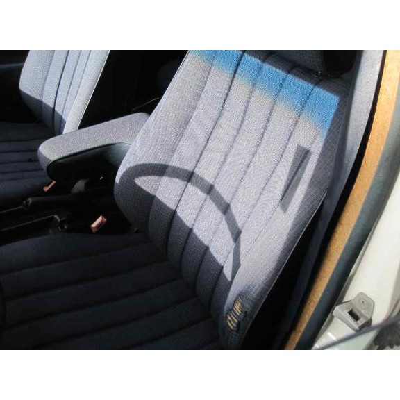 mercedes-benz clase c (w201) berlina del año 1985