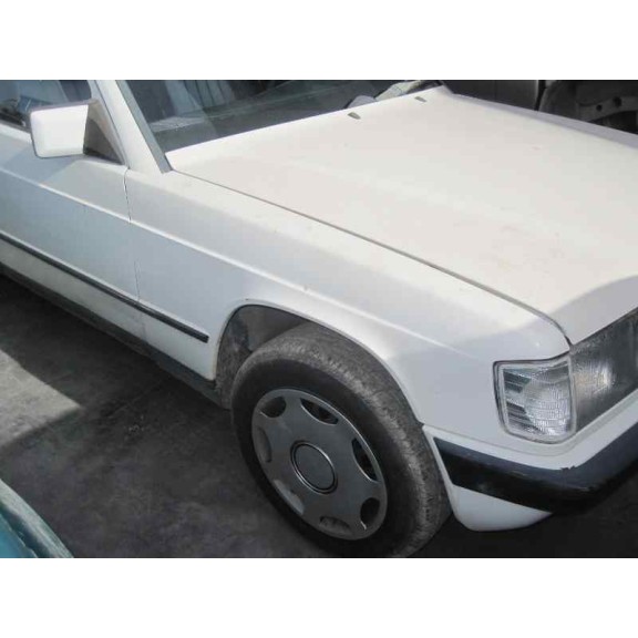 mercedes-benz clase c (w201) berlina del año 1985