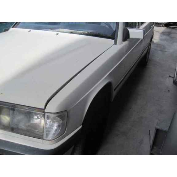 mercedes-benz clase c (w201) berlina del año 1985