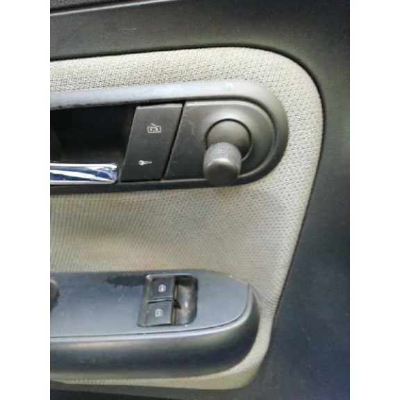 seat ibiza (6l1) del año 2003