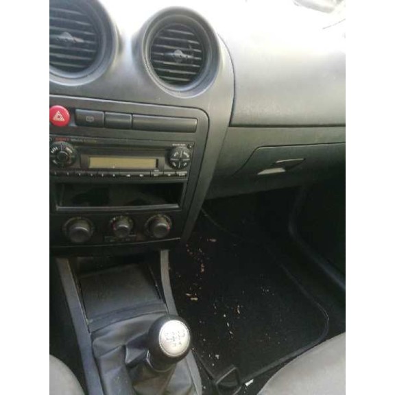 seat ibiza (6l1) del año 2003