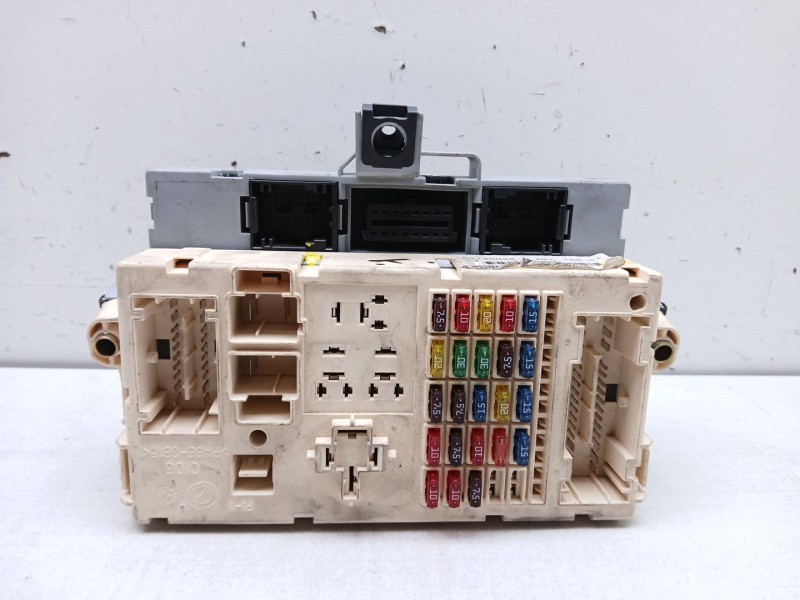 Recambio de caja reles / fusibles para fiat punto berlina (188) 1.2 8v active referencia OEM IAM 51735938  