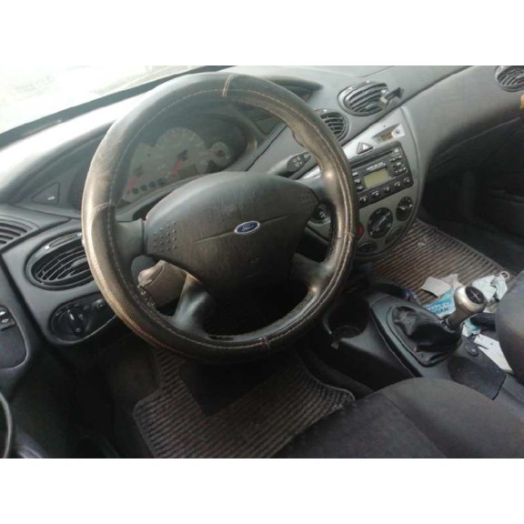 ford focus berlina (cak) del año 2000