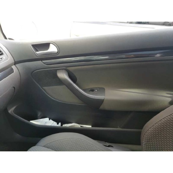 volkswagen golf v berlina (1k1) del año 2007