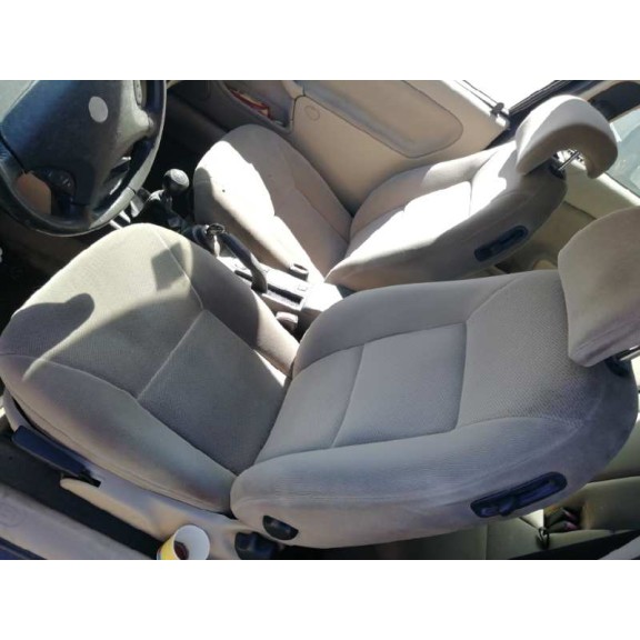 saab 9-3 berlina del año 2001