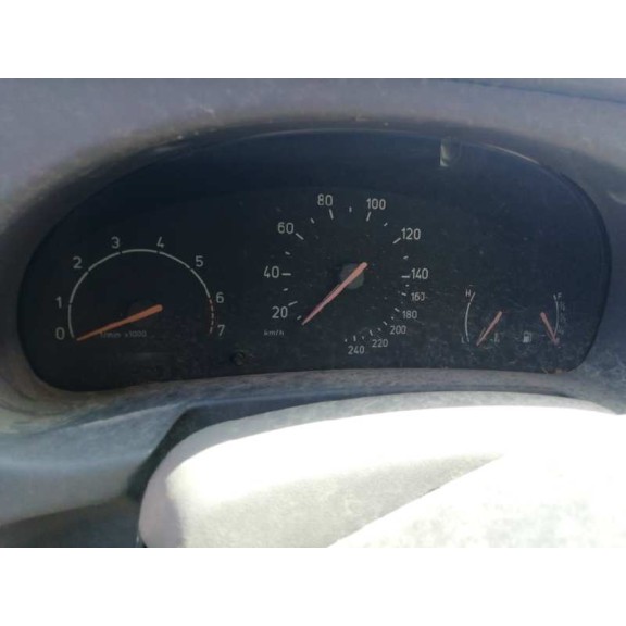 saab 9-3 berlina del año 2001