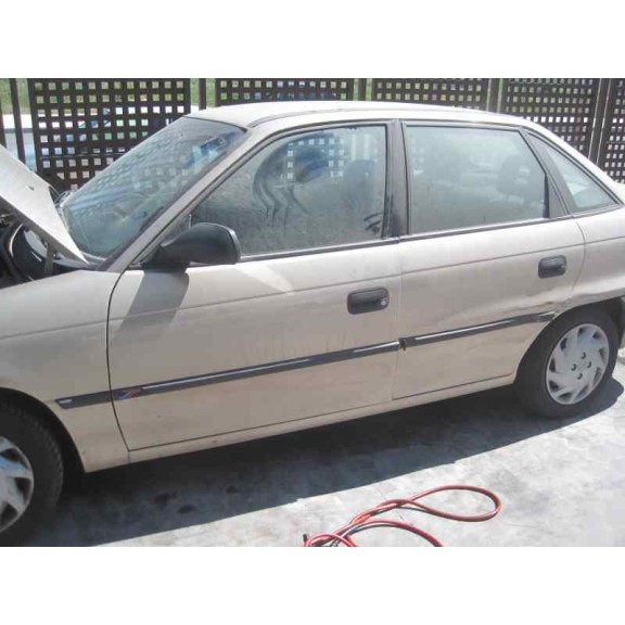 opel astra f berlina del año 1996
