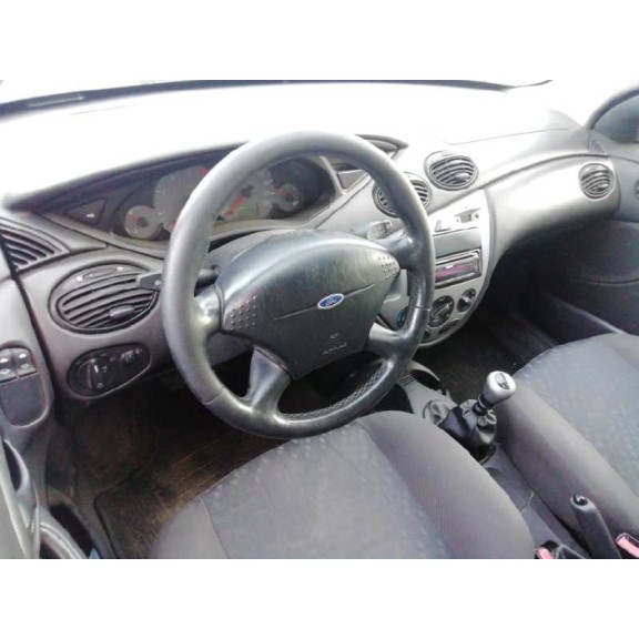 ford focus berlina (cak) del año 2001
