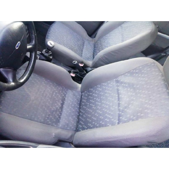 ford focus berlina (cak) del año 2001