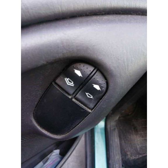 ford focus berlina (cak) del año 2001