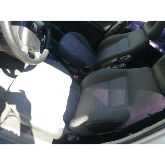 seat alhambra (7v9) del año 2004