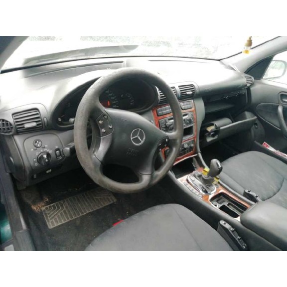 mercedes-benz clase c (w203) berlina del año 2001