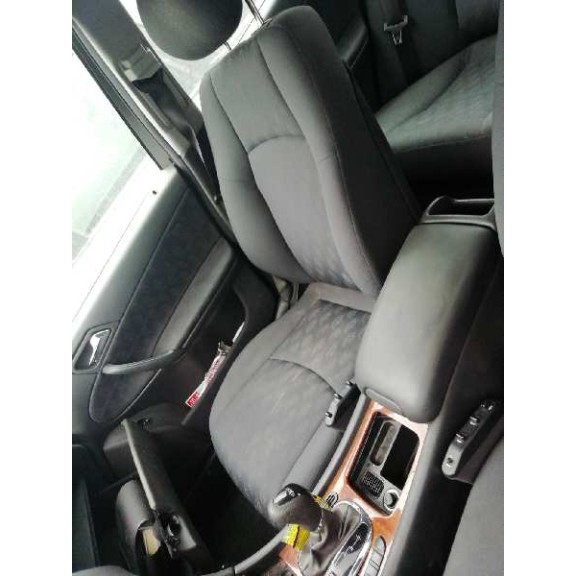 mercedes-benz clase c (w203) berlina del año 2001