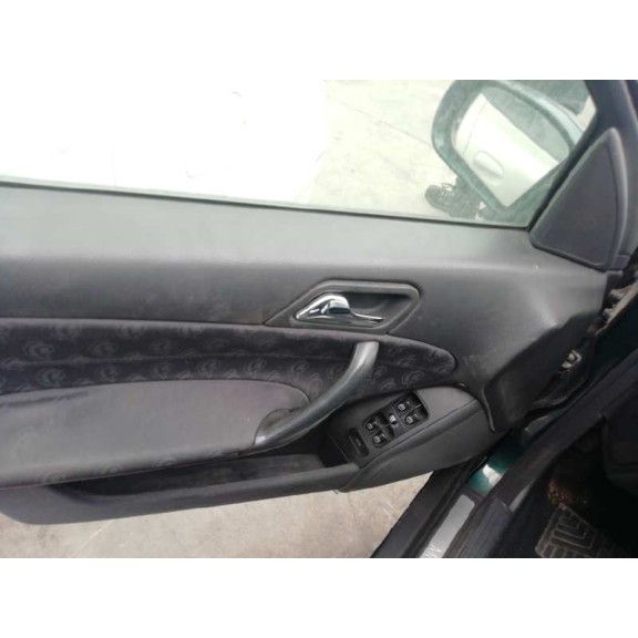 mercedes-benz clase c (w203) berlina del año 2001