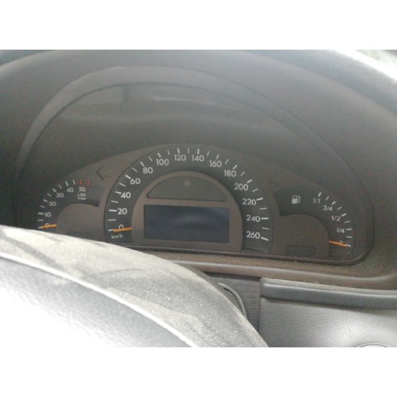 mercedes-benz clase c (w203) berlina del año 2001