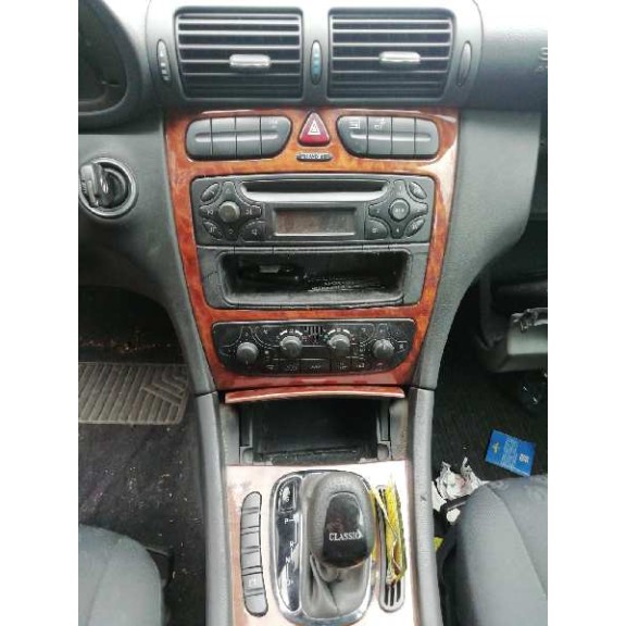 mercedes-benz clase c (w203) berlina del año 2001