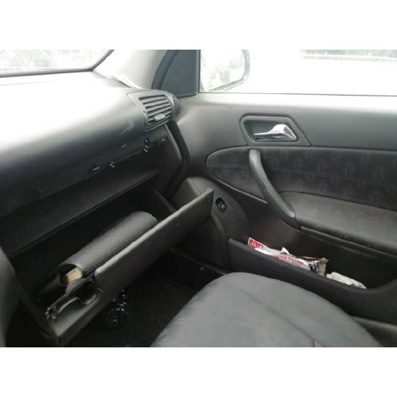 mercedes-benz clase c (w203) berlina del año 2001